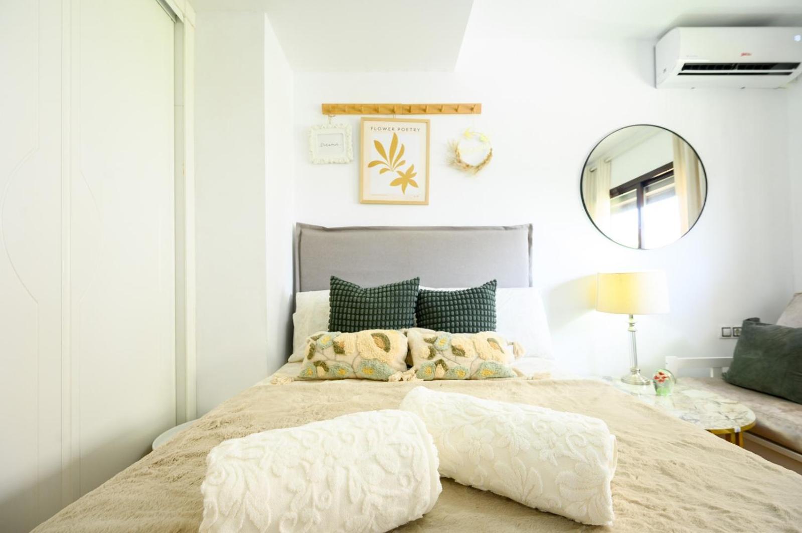 Estudio Con Parking Teatinos Malaga Living Buitenkant foto